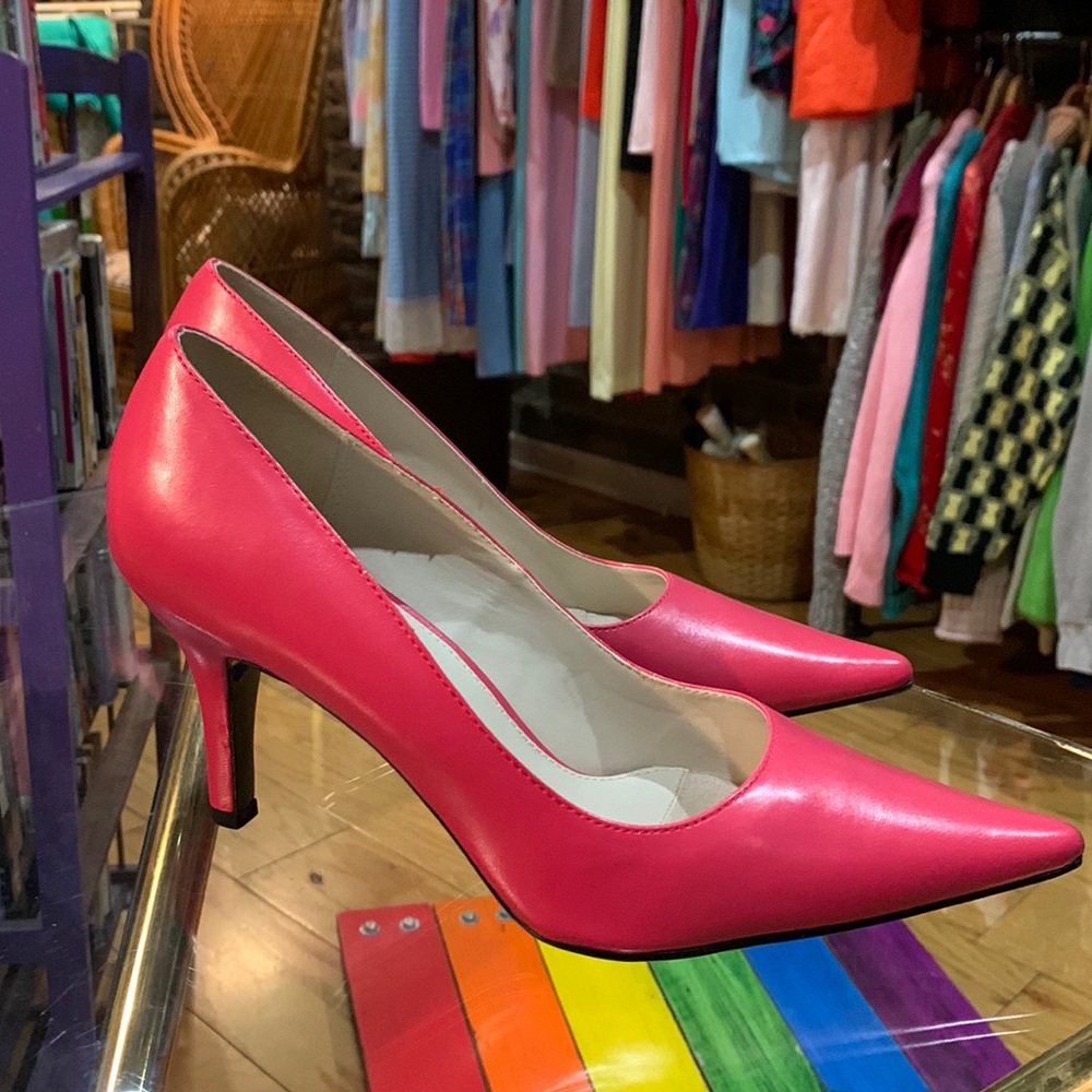 Cabrizi Pink Dahlia Pumps, Size 9